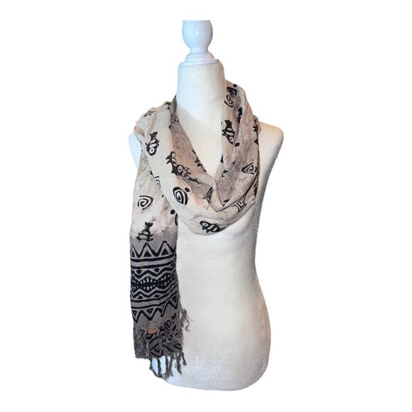 NWT ART STUDIO COMPANY Fish Design Gray Viscose Fringe Scarf - Picture 3 of 9